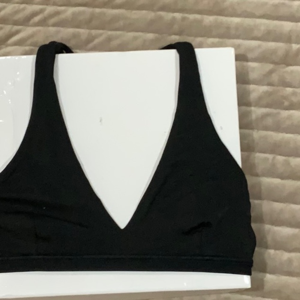 Black lululemon bra sz 4